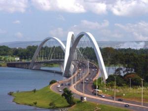 futuristische Brücke in Brasilia