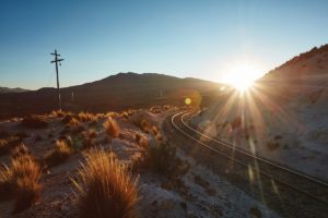 Belmond Andean Explorer - Sonnenaufgang an den Gleisen