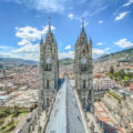 Auf dem Dach der Basilica del Voto Nacional in Quito