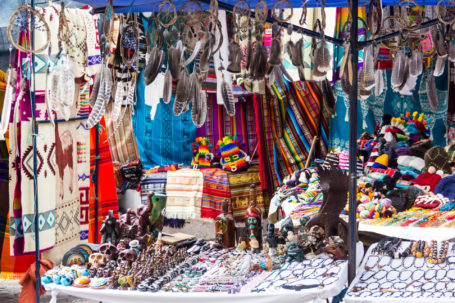 authentisches Kunsthandwerk auf dem Markt in Otavalo