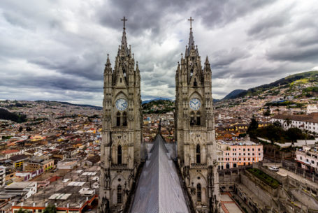 Auf dem Dach der Basilica del Voto Nacional in Quito