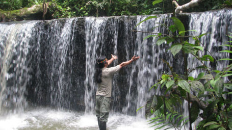 Wasserfall am Kapawi Fluss