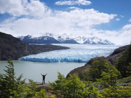 Blick auf den Grey-See mit Gletscher