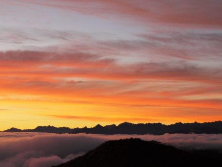 Sonnenaufgang am Pass Tres Cruzes de Oro