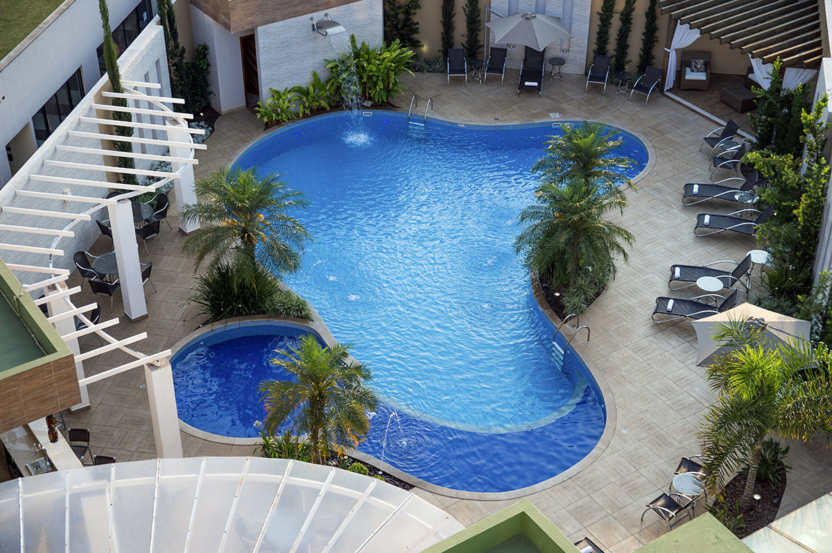 Nadai Confort Hotel in Foz do Iguacu - Pool